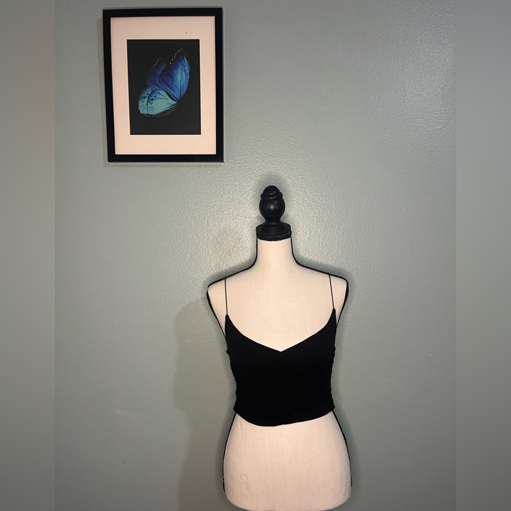Strapy black crop top ⚫️